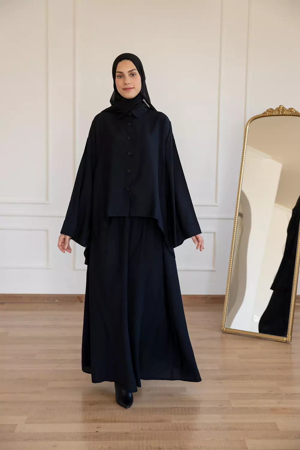 Elegant Demure Set in Black 044 image