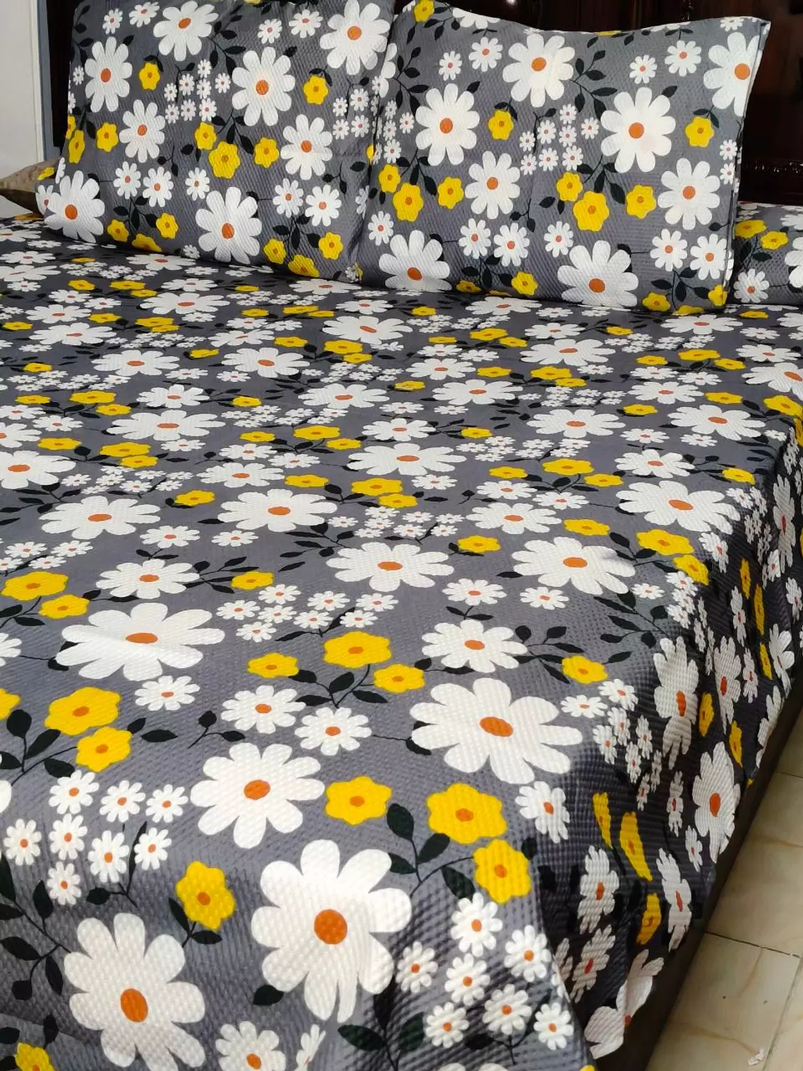 طقم ملايه كبير بيكا ورد رمادي  hover image