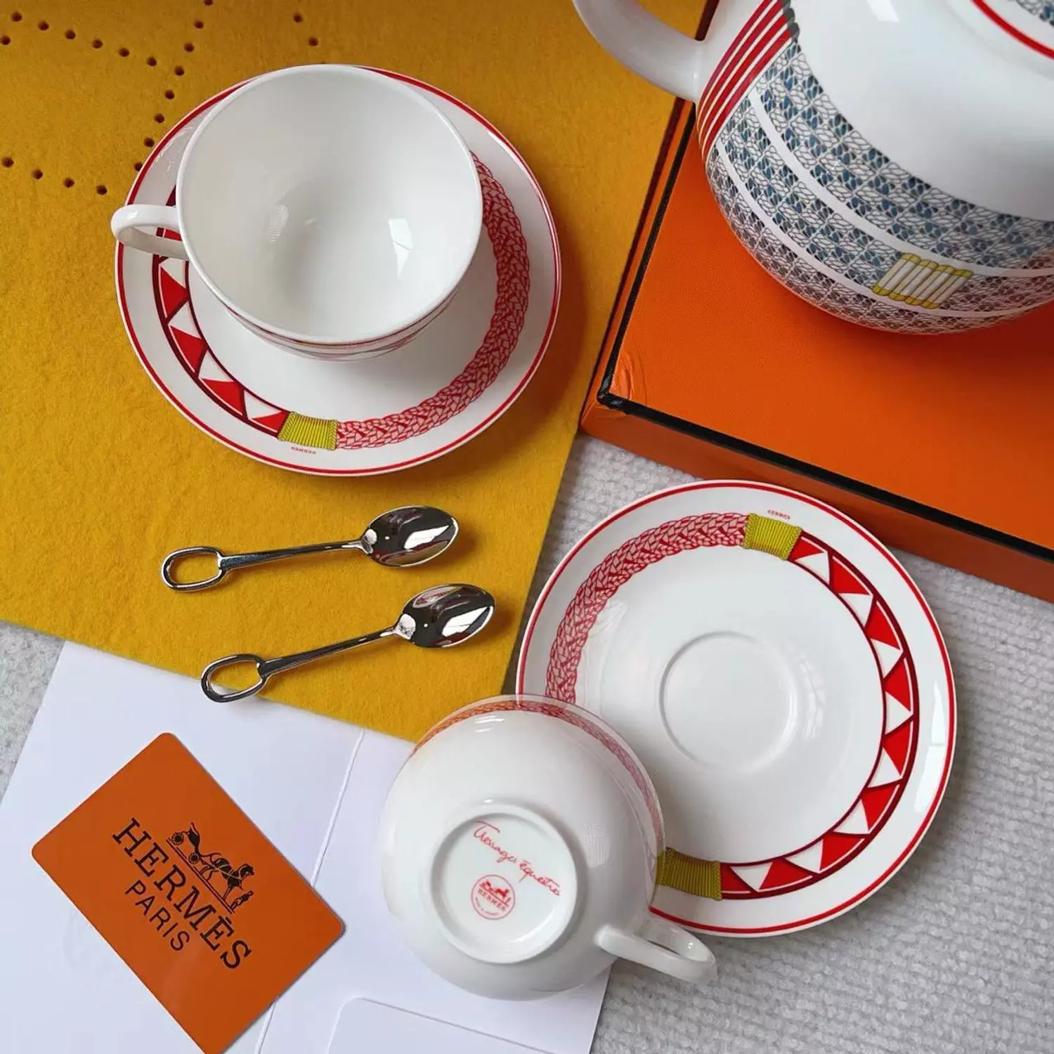 Hermès Tressages Equestres teapot in porcelain. 4