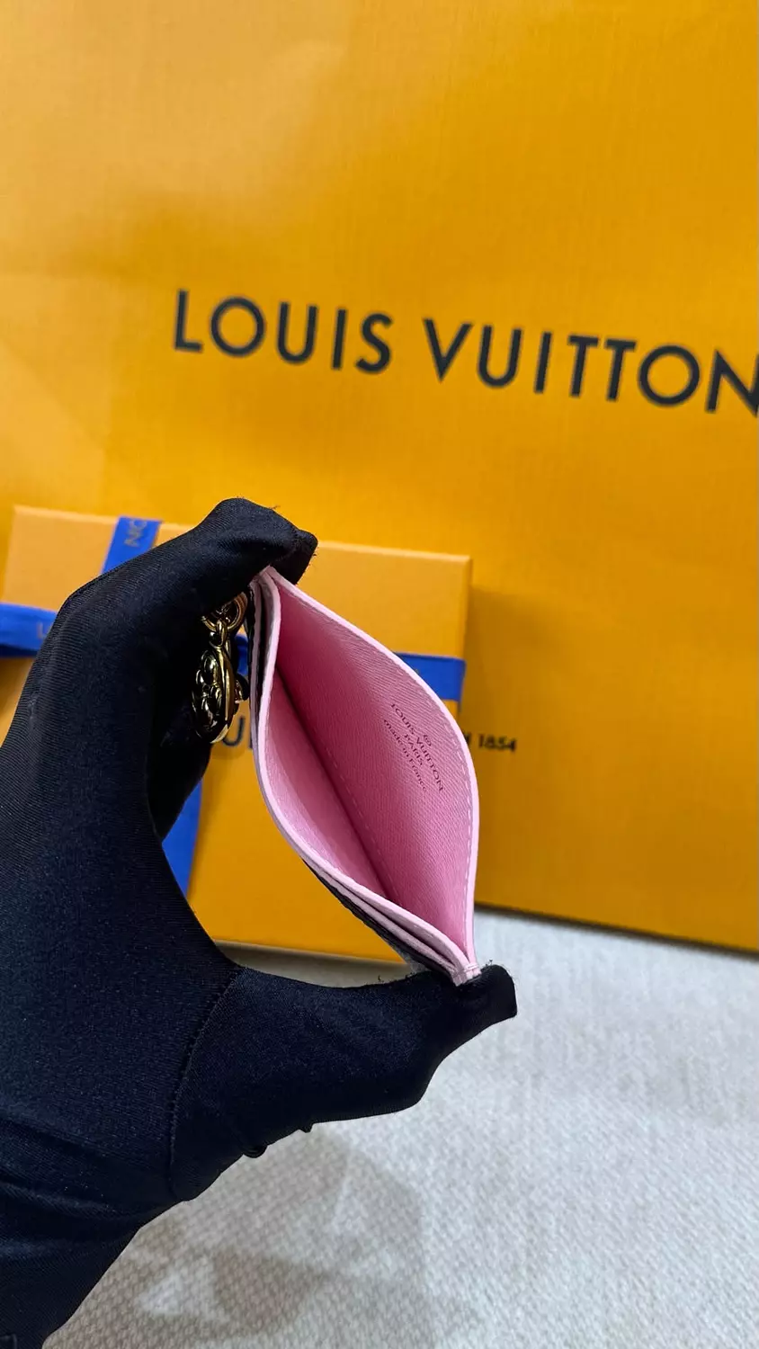 Lv card holder hover image