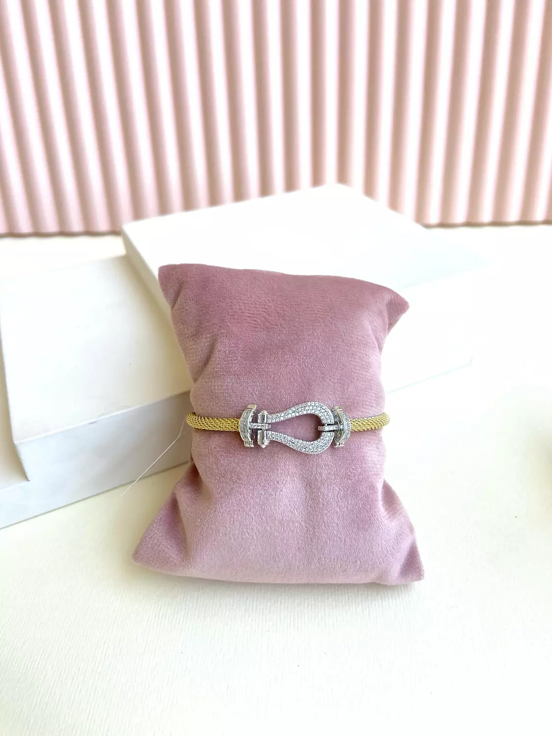 Gold link bangle image