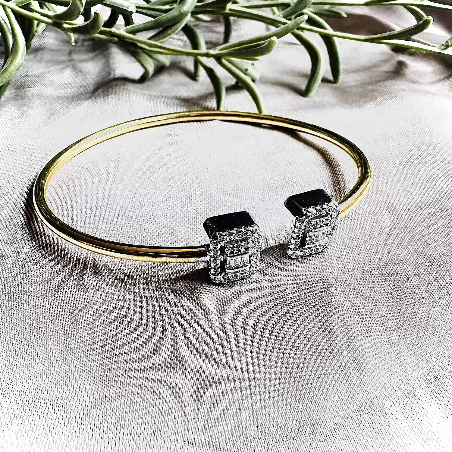 Double zircon shapes open bangle 5