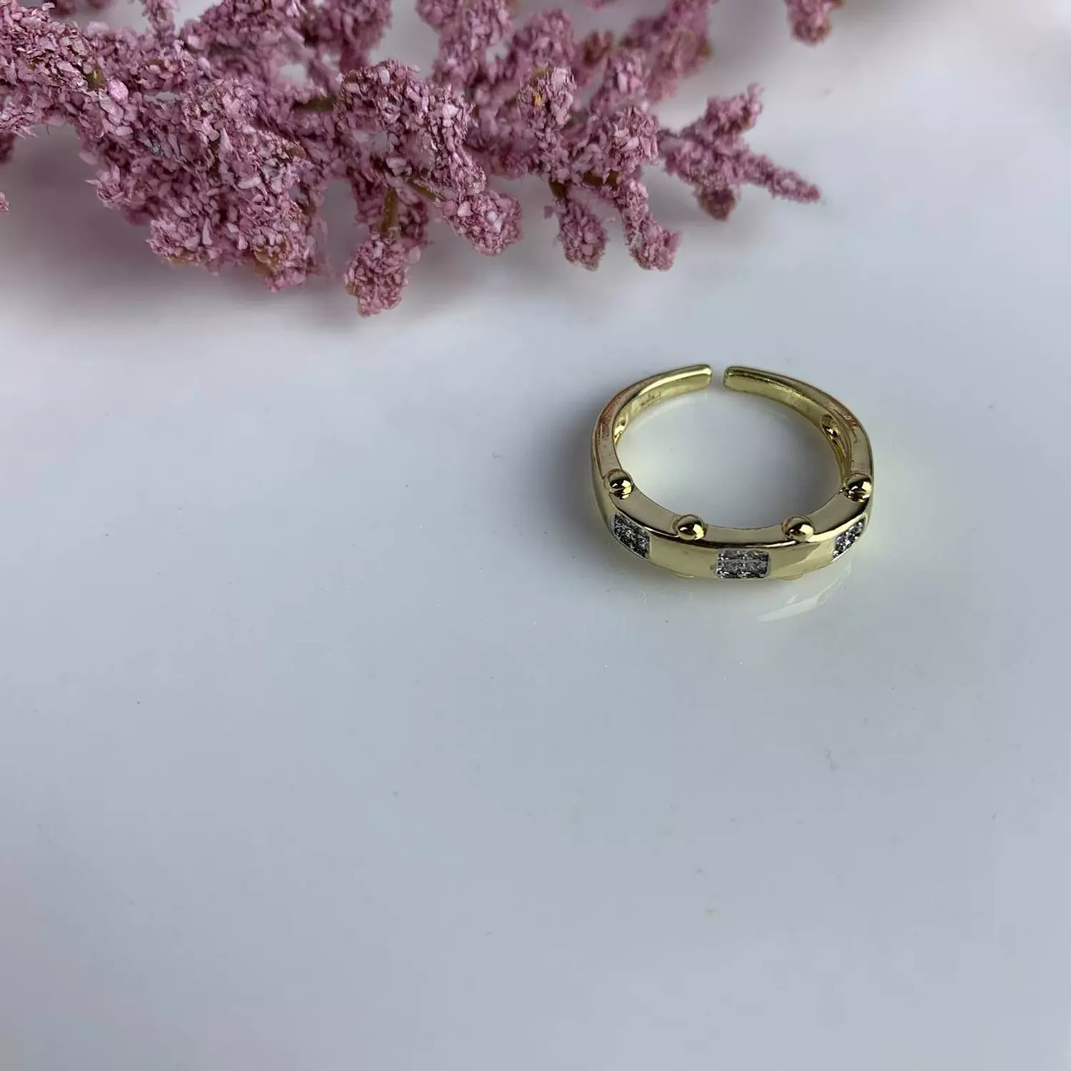 Gold pleated Ring with zircon diamonds 2