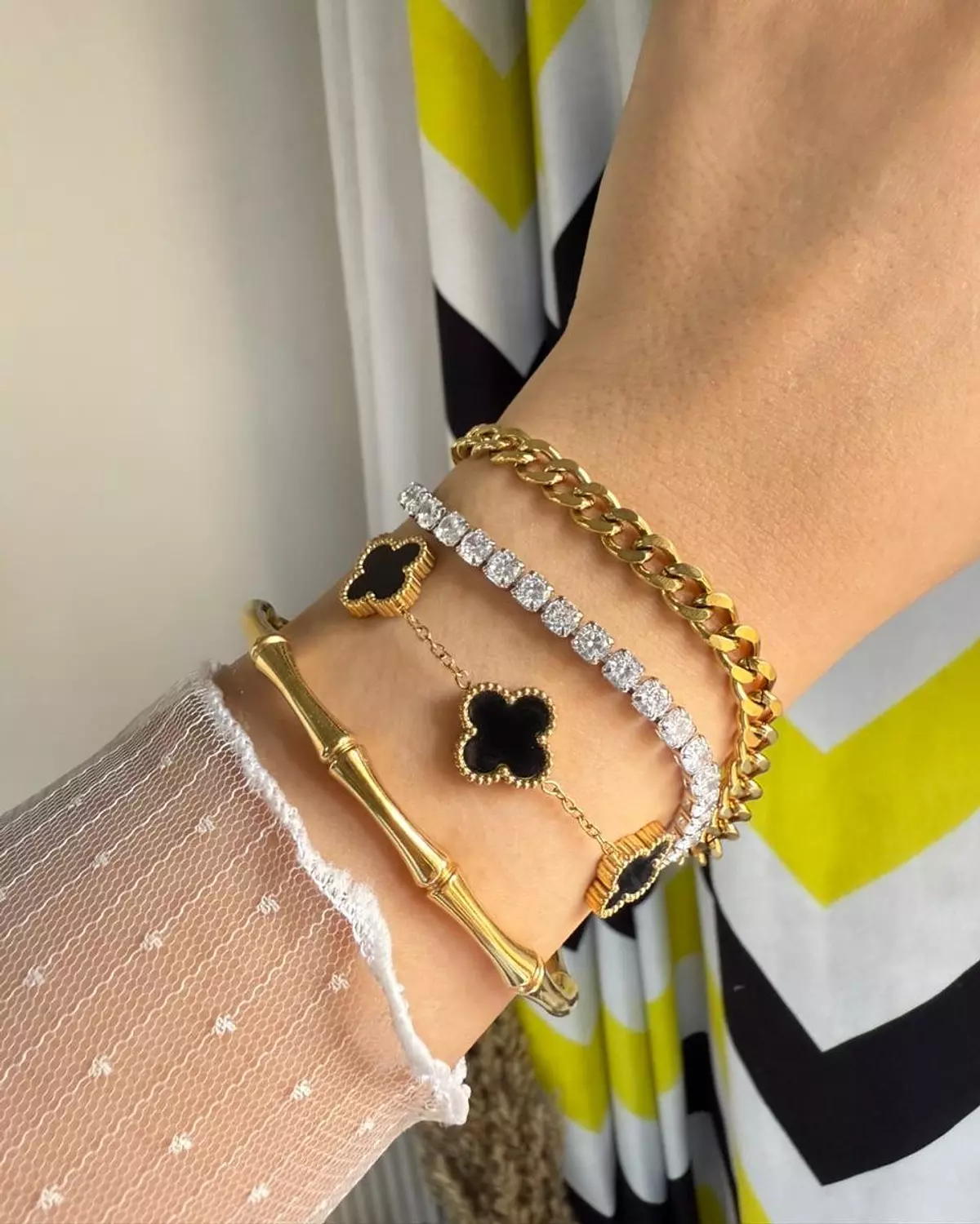 <h3 style="text-align: justify"><br><span style="color: #000000ff">BRACELETS</span></h3><p style="text-align: justify"><span style="color: #000000ff">view the collection</span></p>