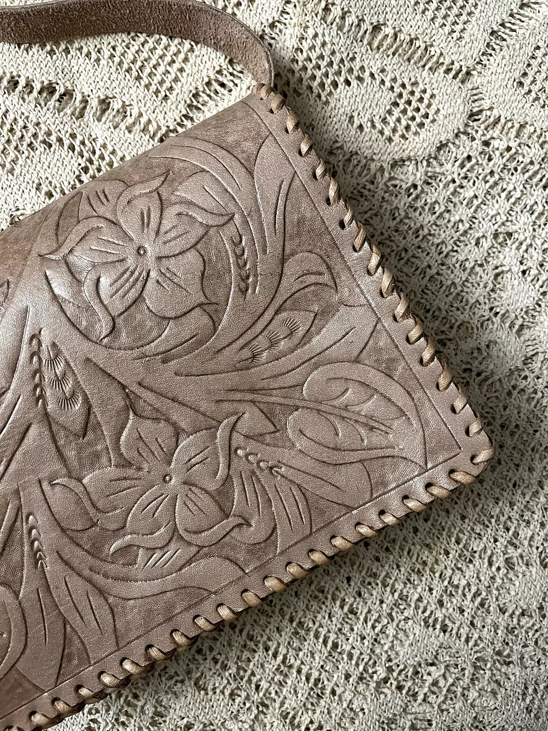 Tooled floral rectangular flap leather bag 16