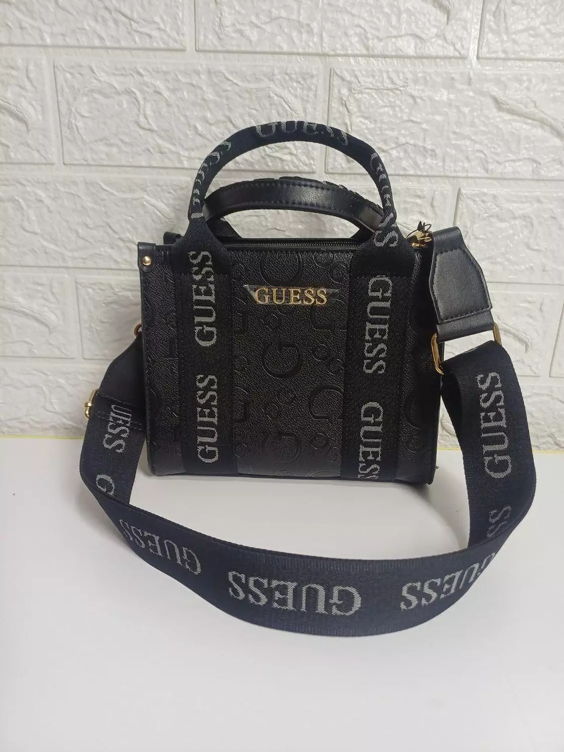 GUESS cross bag image