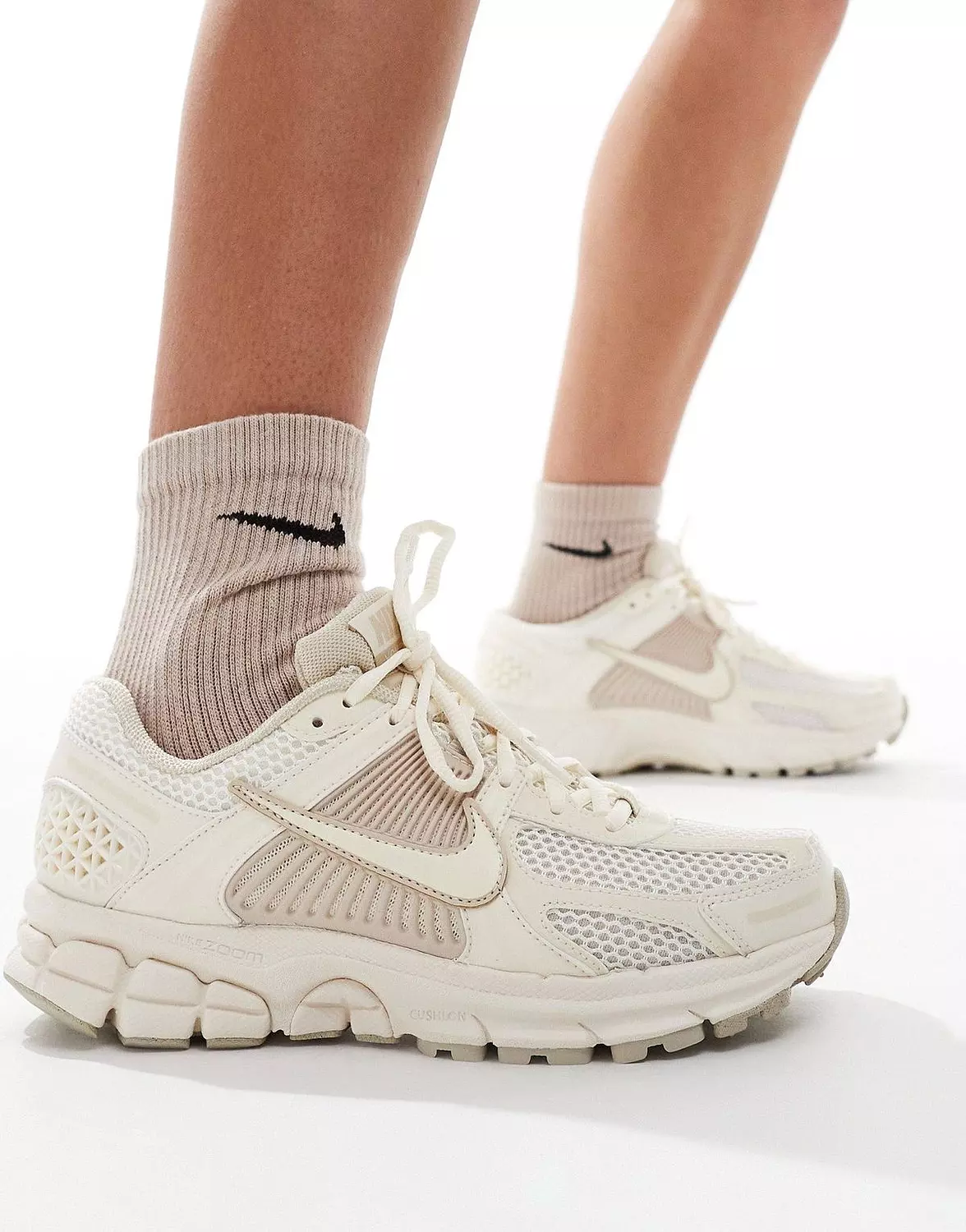 Nike Zoom Vomero 5 Sail Light Orewood Brown 1