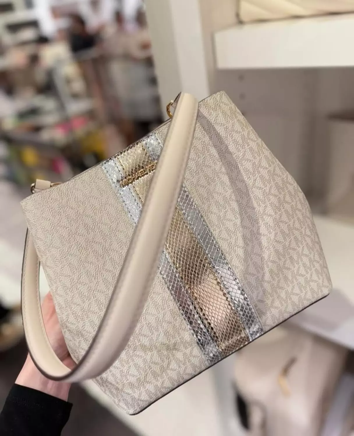 Michael Kors Jet Set Charm Shoulder Bag – Vanilla with Metallic Stripe 2