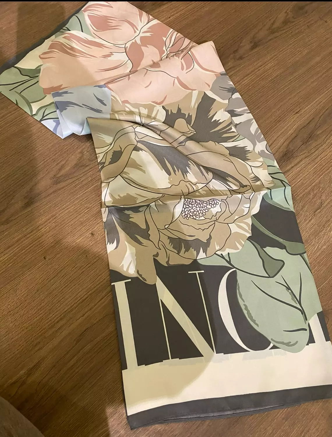 squar satan scarf 6