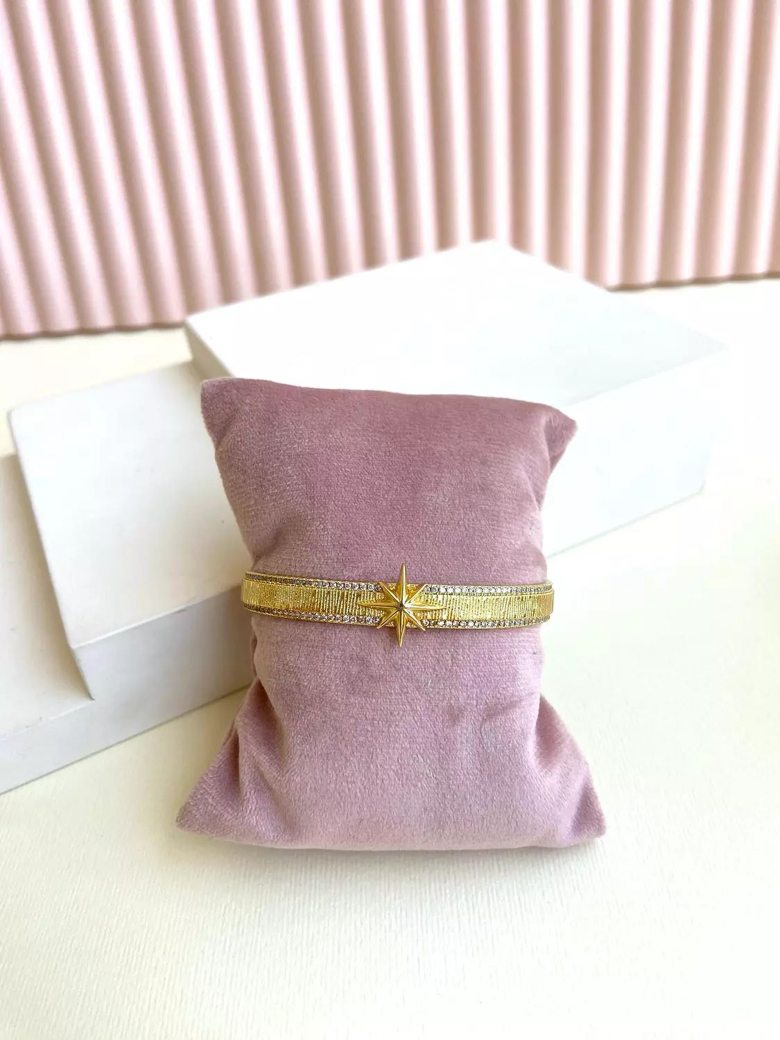 Charmé bangle image
