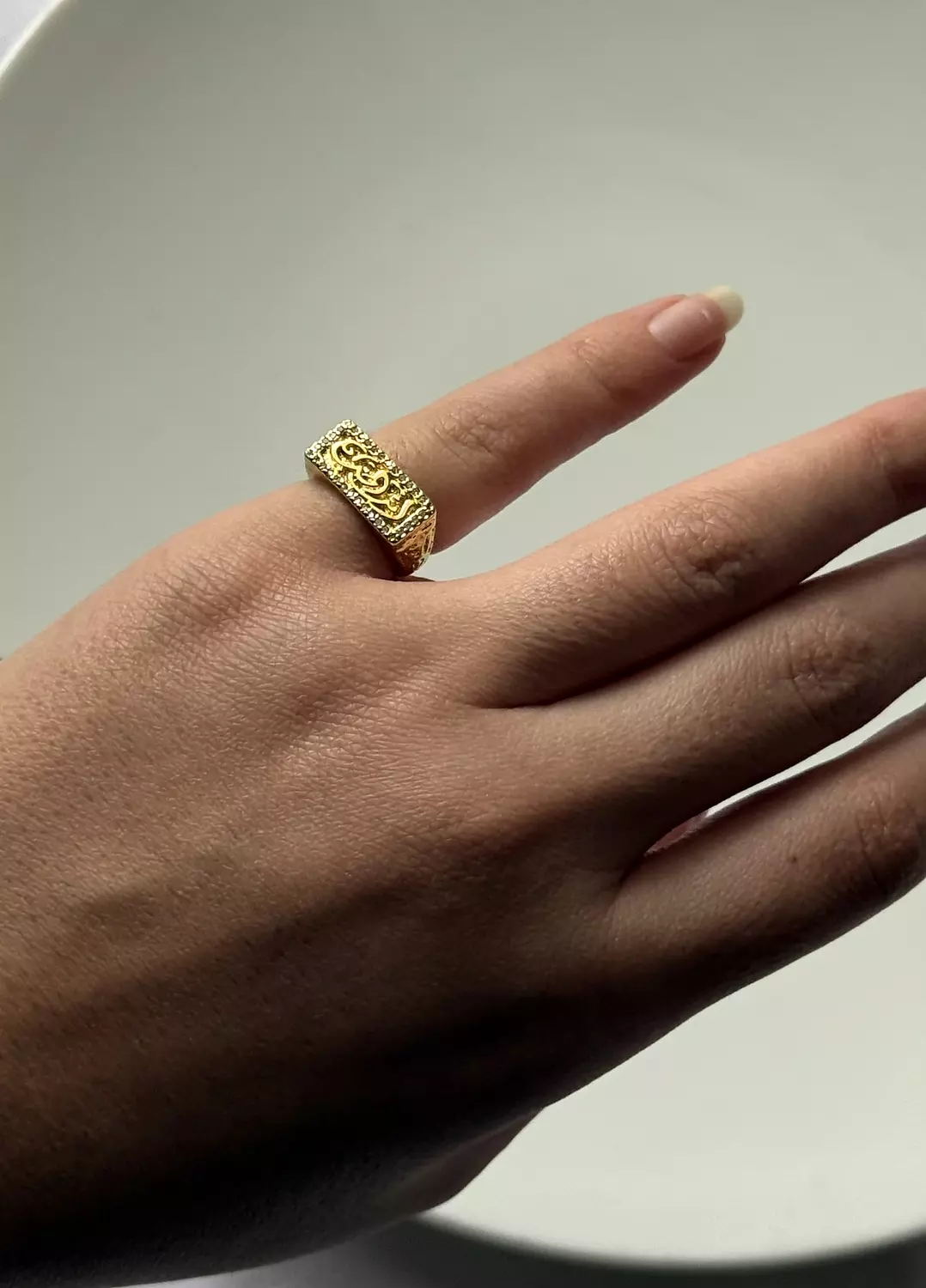 أنت الحب the ring hover image