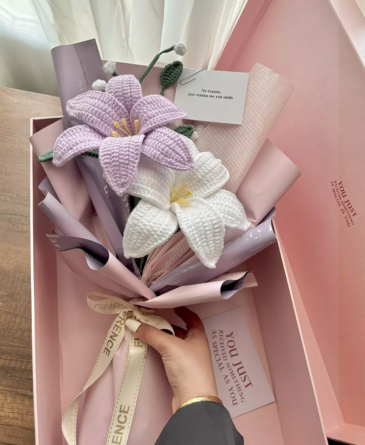 <h4 style="text-align: justify"><span style="color: rgb(0, 0, 0)">Bouquets »</span></h4>