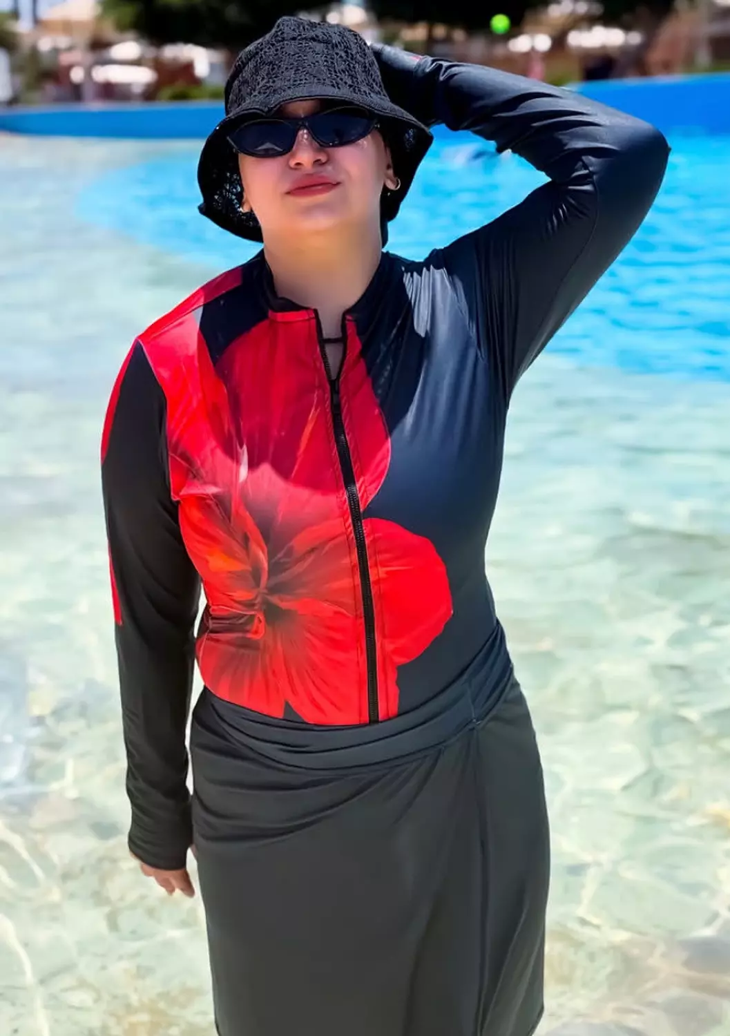 Noir Rouge burkini hover image