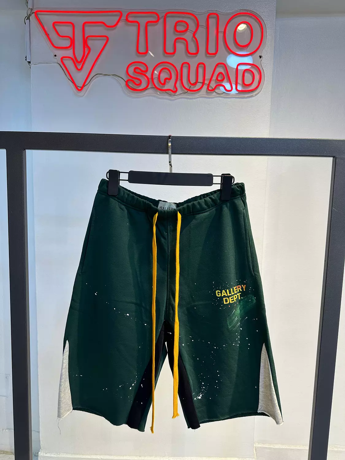 Gallery Dept. Dark green short image
