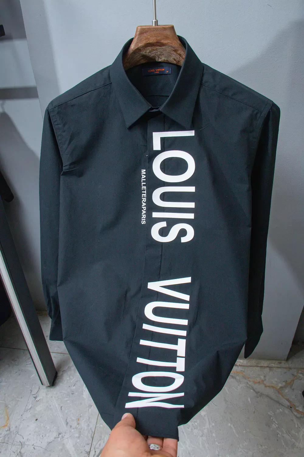 LOUIS VUITTON SHIRT \ 2124 hover image