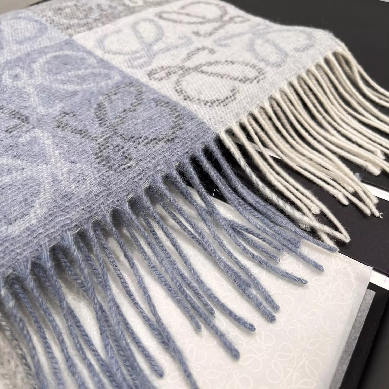 Loewe scarf 3