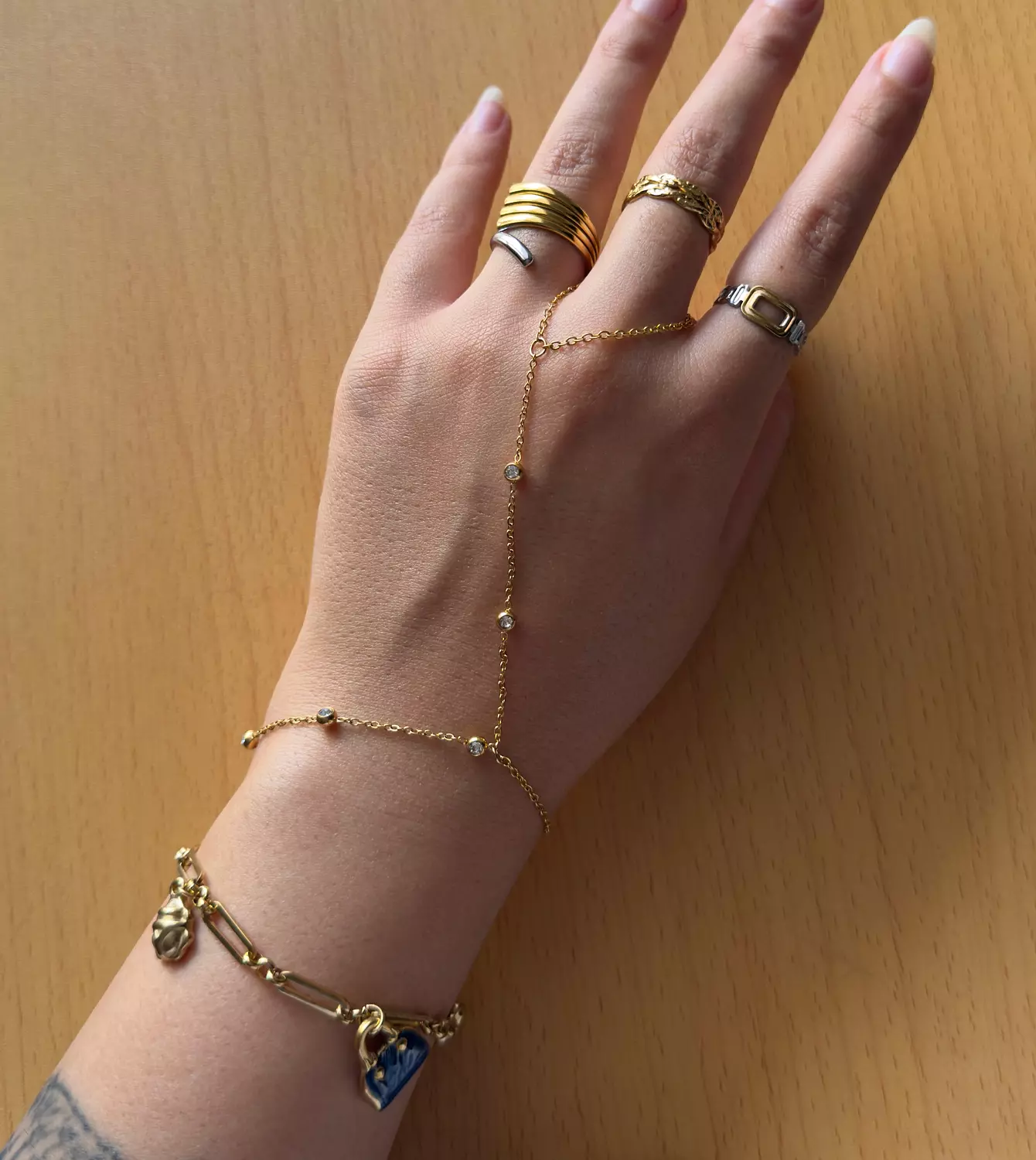 Glamours Handchain  hover image