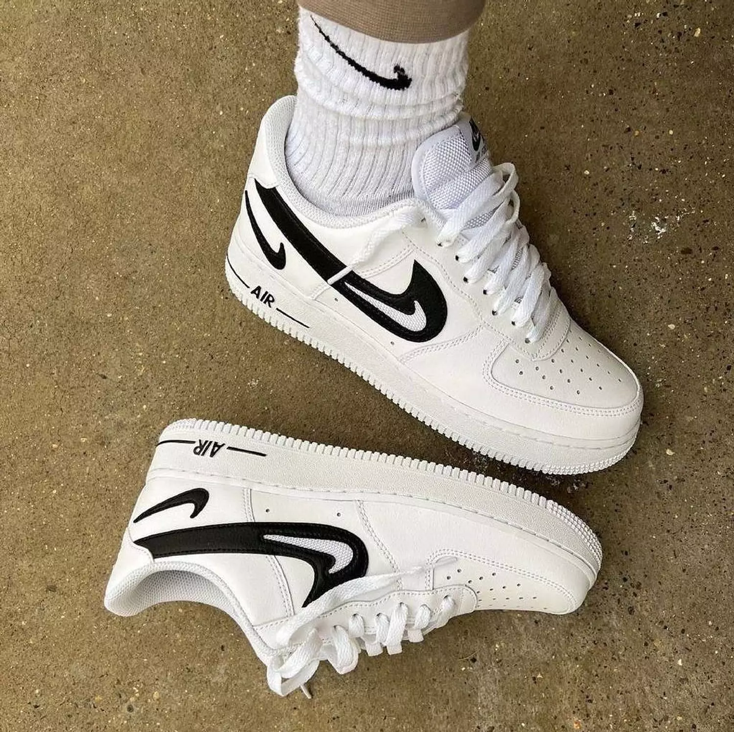 <p style="text-align: center"><br><strong>Nike</strong></p>