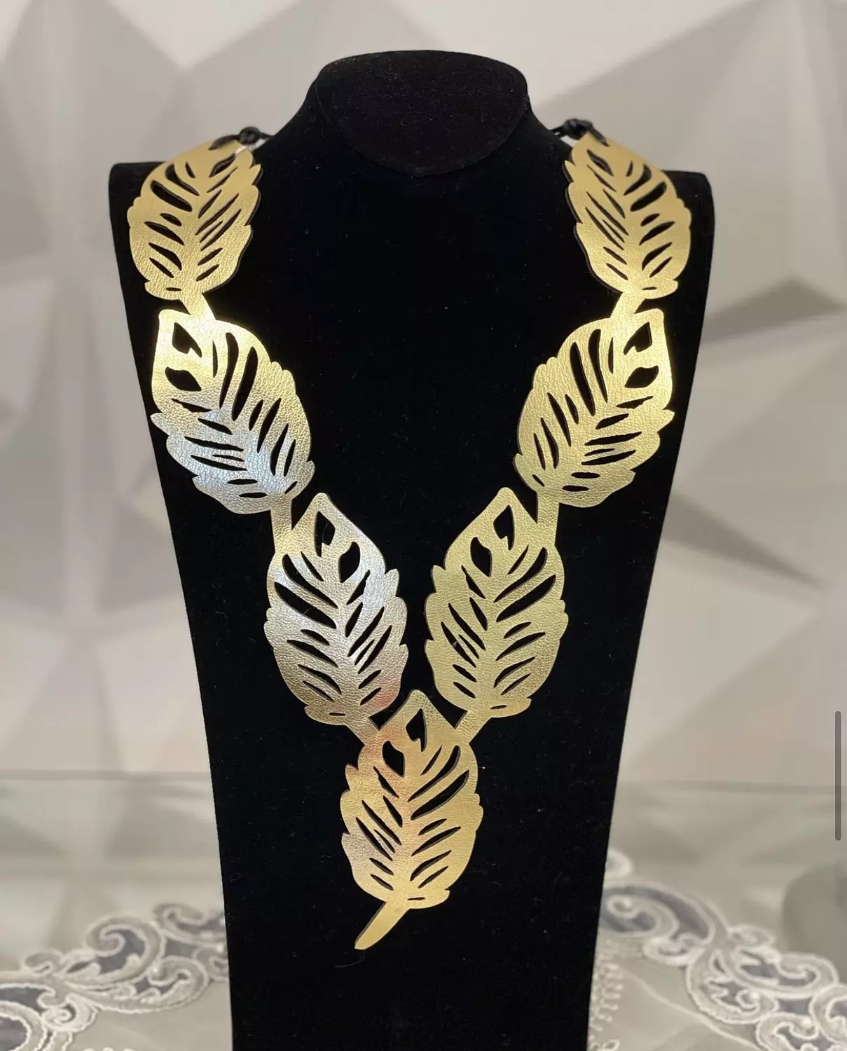 leaf Necklace image