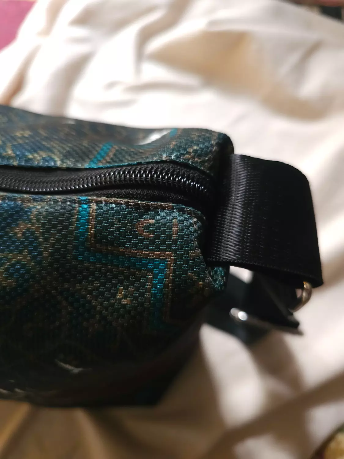 ما لا يقضى بالفكر يقضى بالذكر/كروس hover image