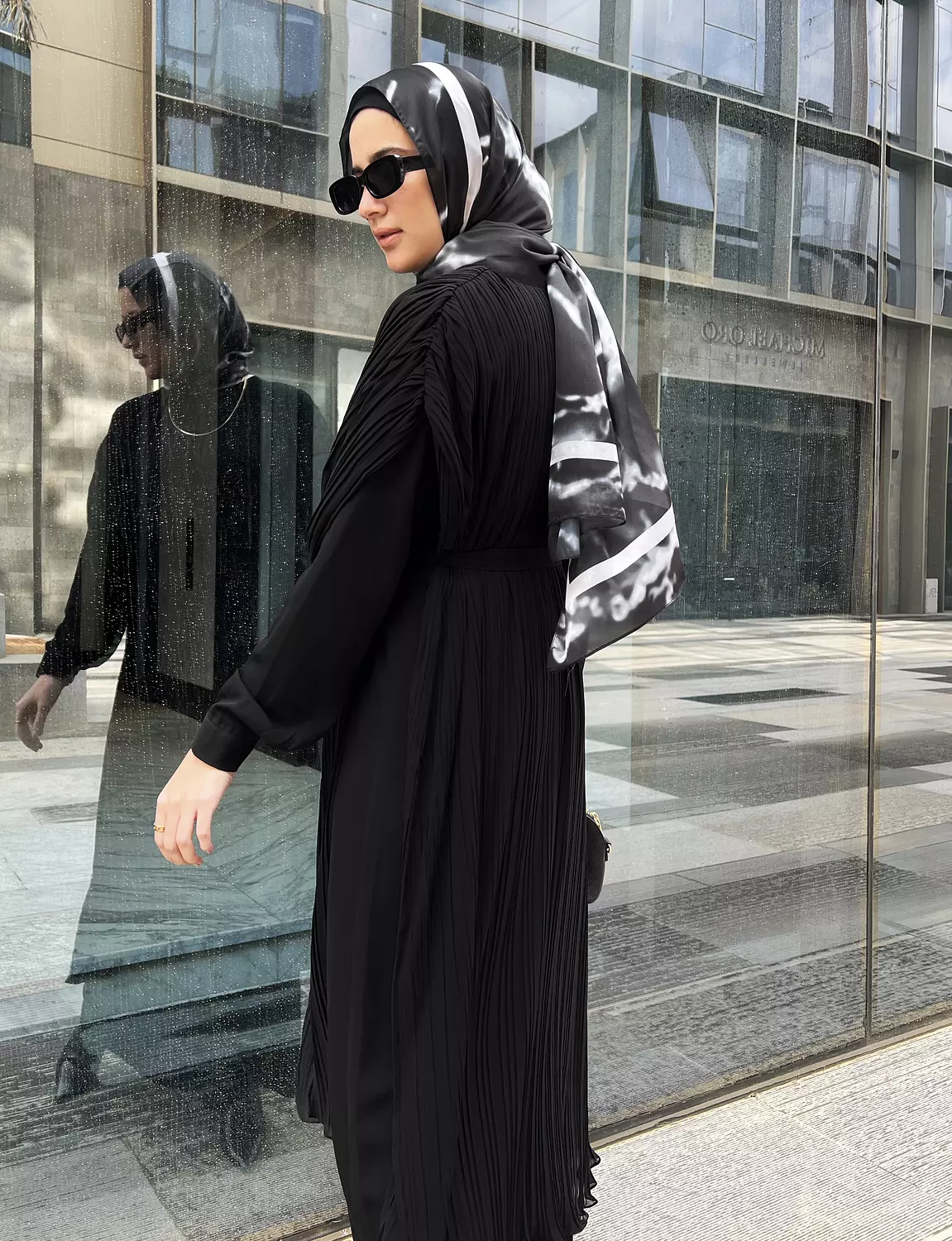 Night Blooming Abaya in Black 4