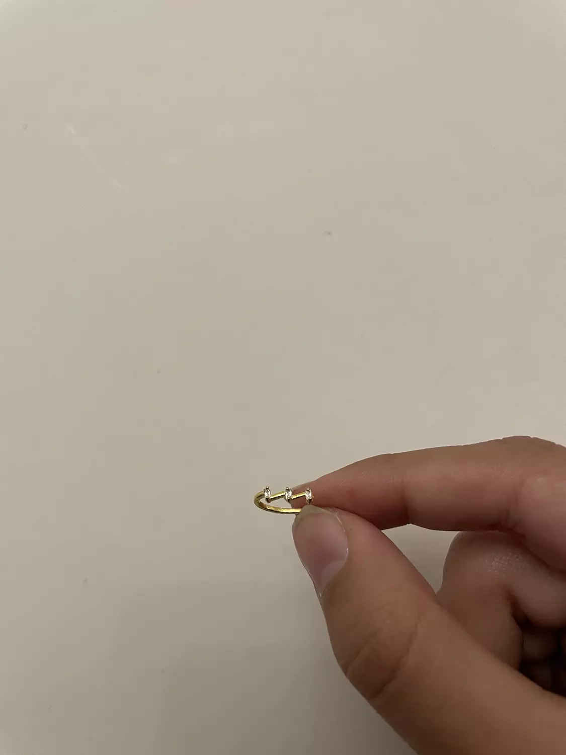 Gold wavy earcuff image