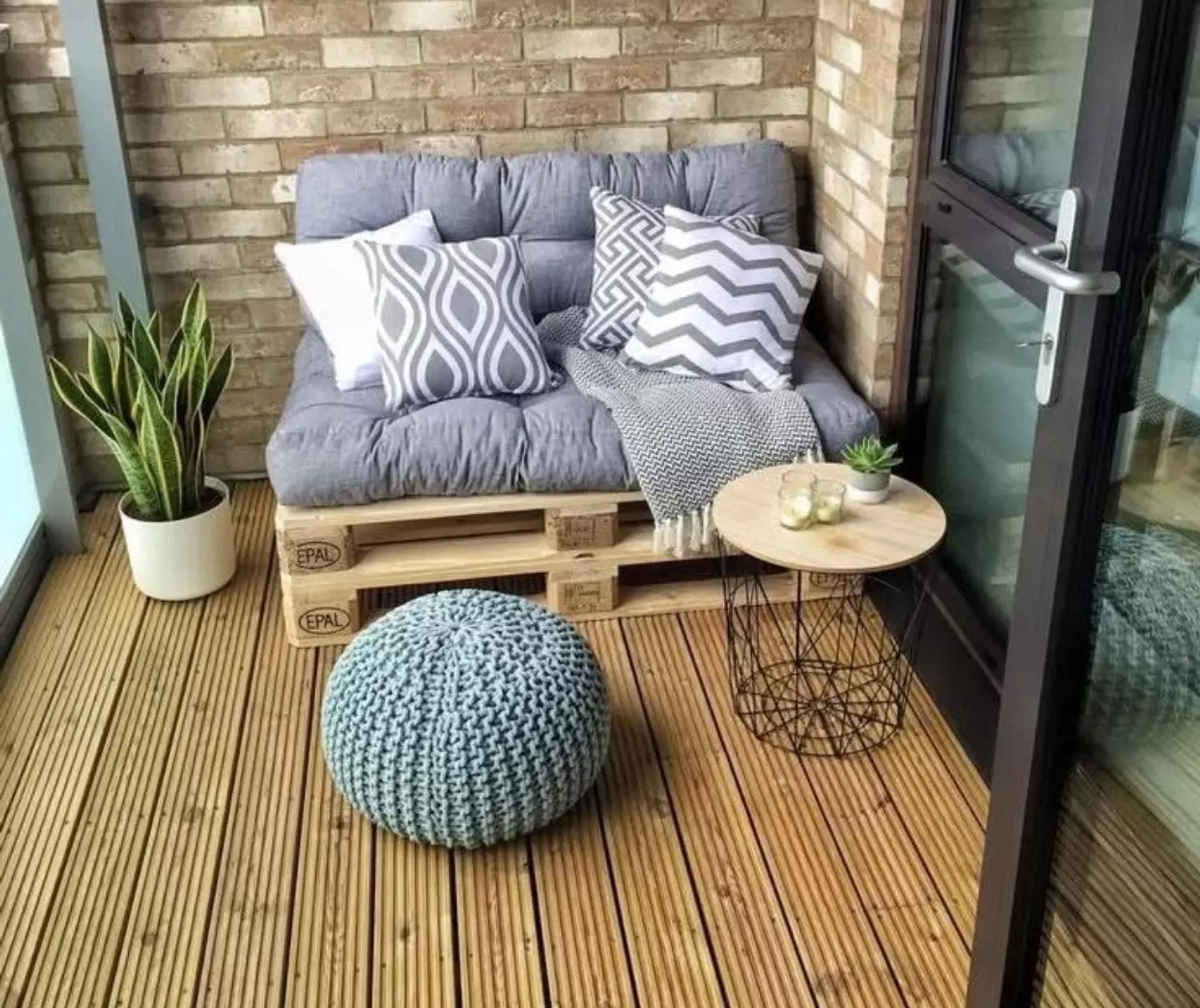 Pallet sofa image