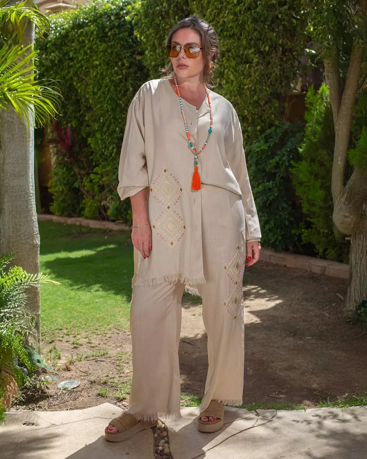 Beige Linen Embroidery Set image