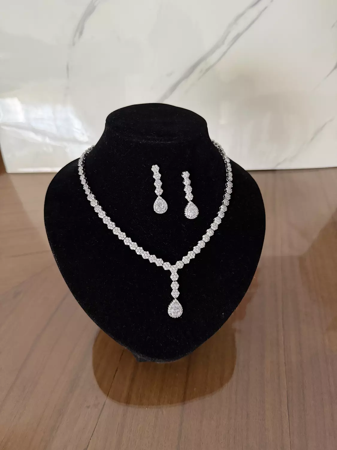 Queen Zircon set image