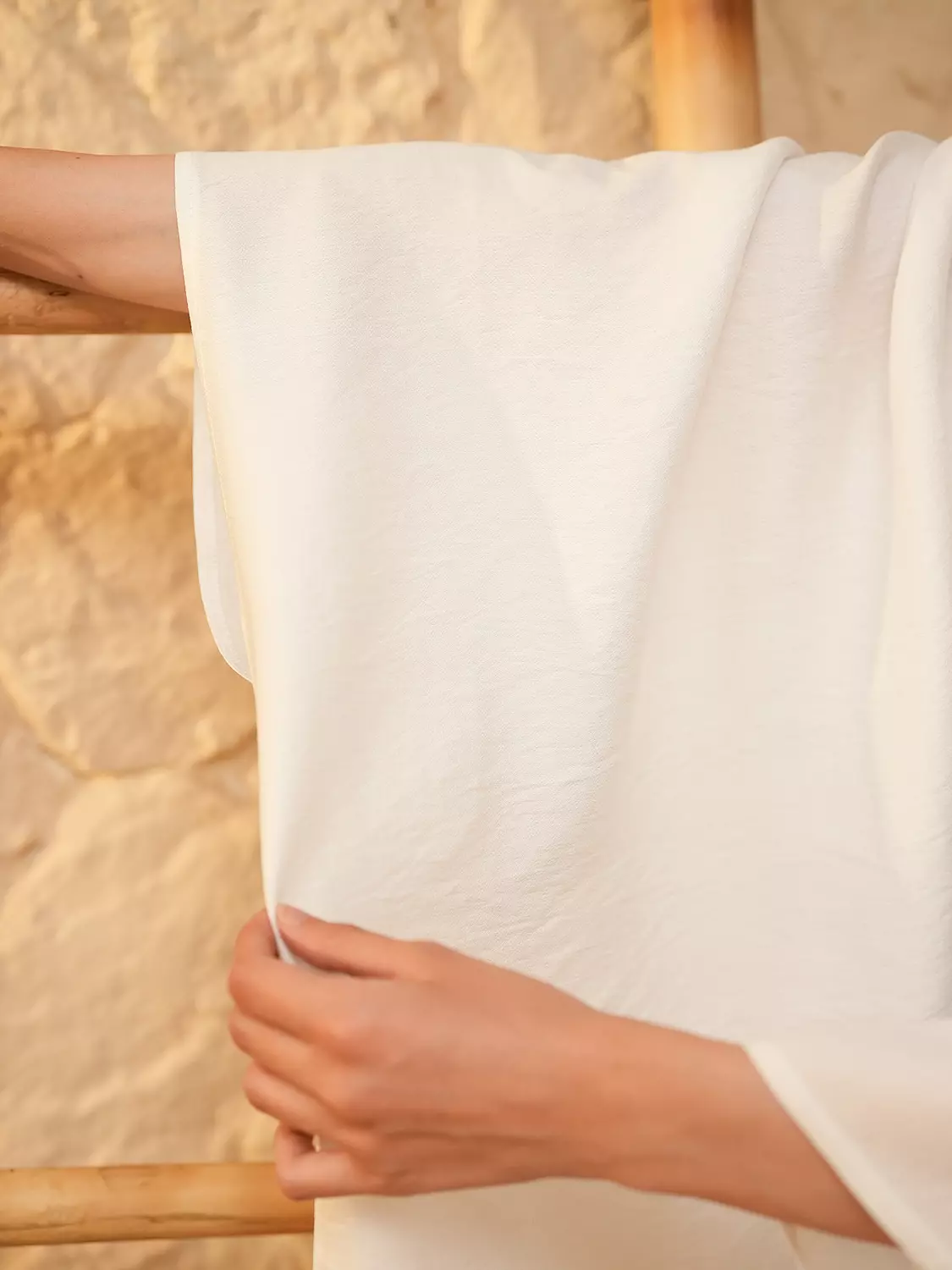 SILKY WHITE WOMAN SET hover image