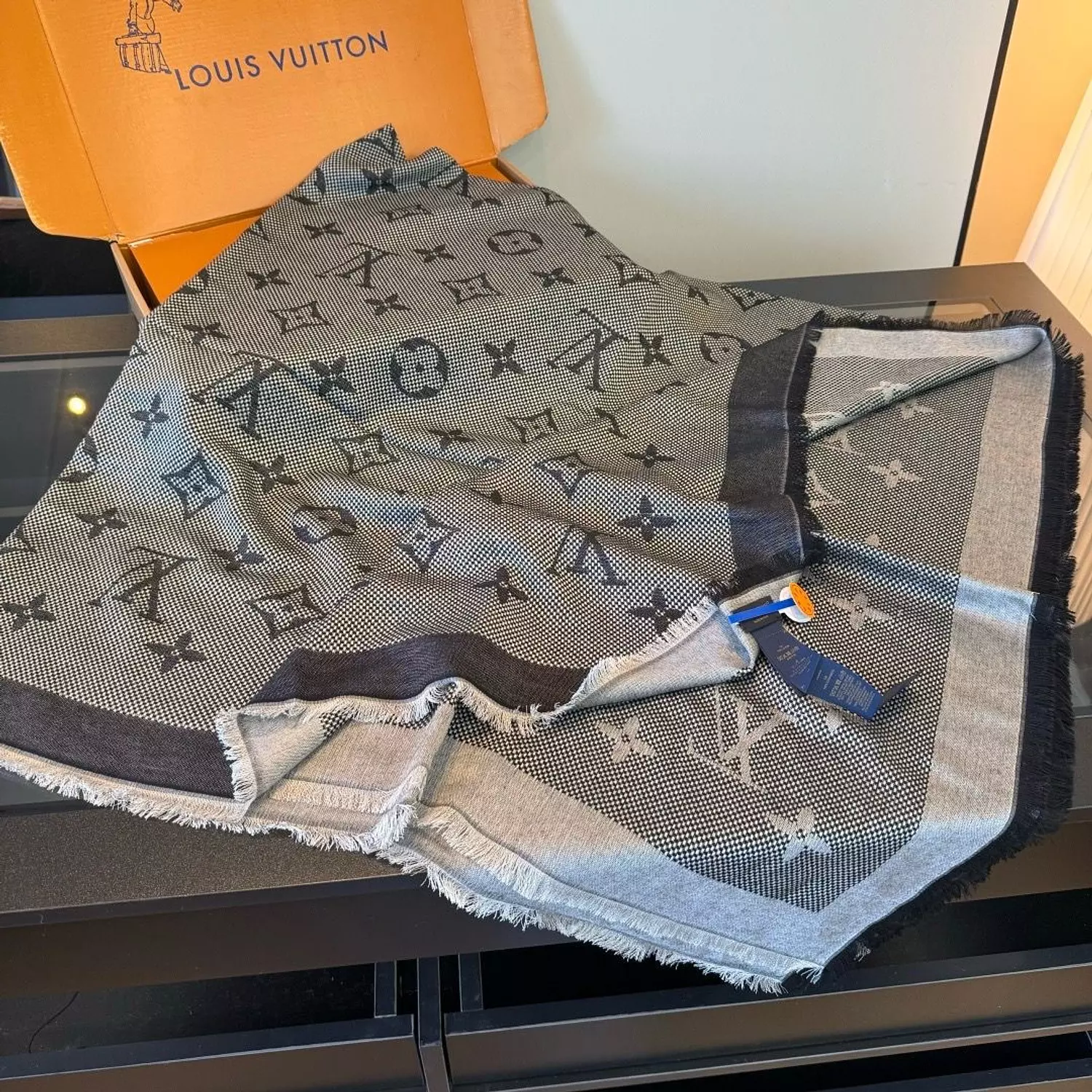 Lv scarf 6