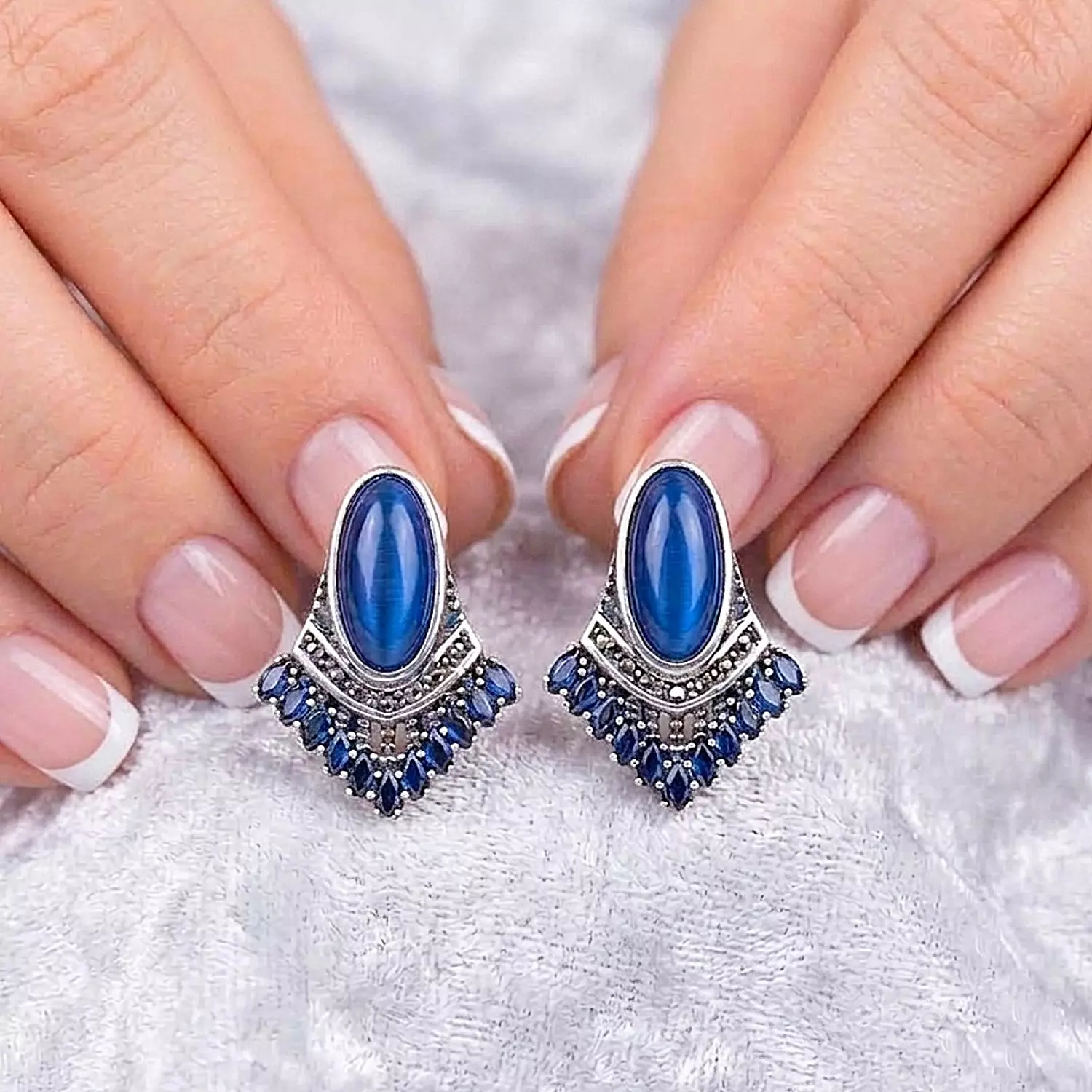 Royal blue earrings image
