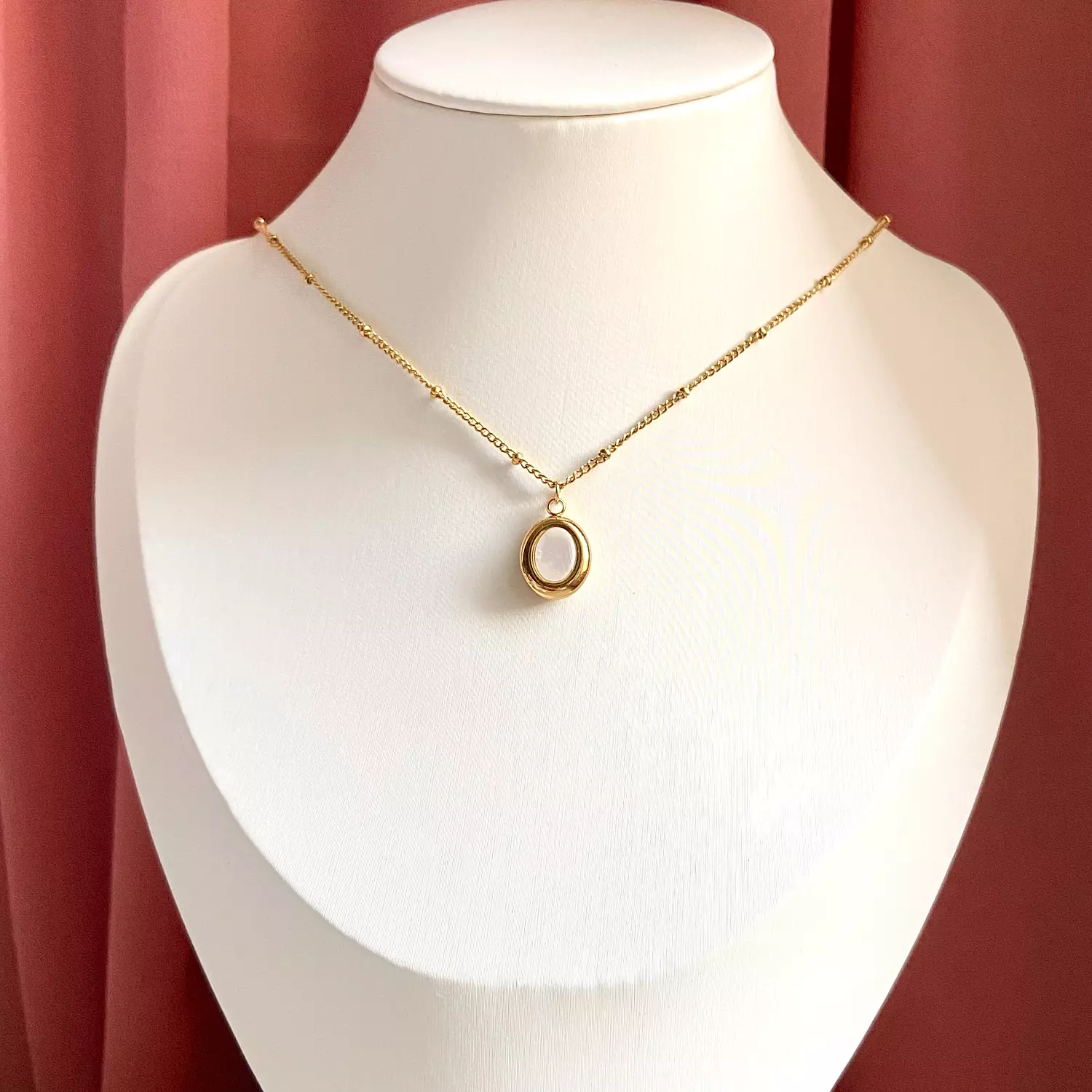 Golden Oval Halo Necklace✨ 1
