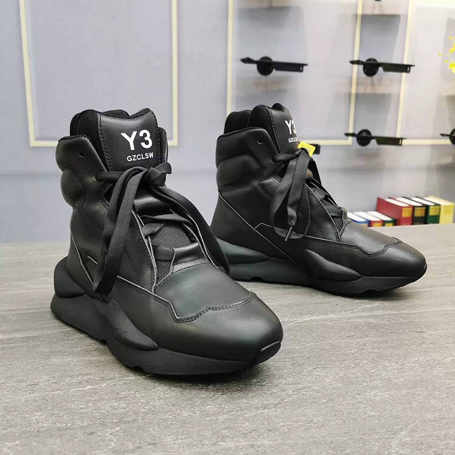 <p style="text-align: center"><br><span style="color: rgb(30, 41, 59)"><strong>Y-3</strong></span></p>