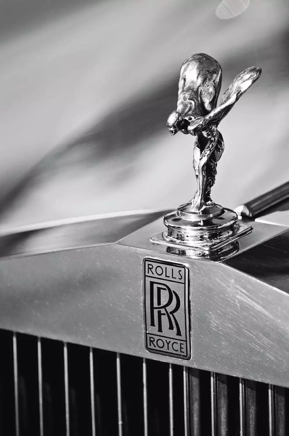 🎖️🌐 Rolls-Royce: Where Ancient Heritage Meets the Future of Luxury 6