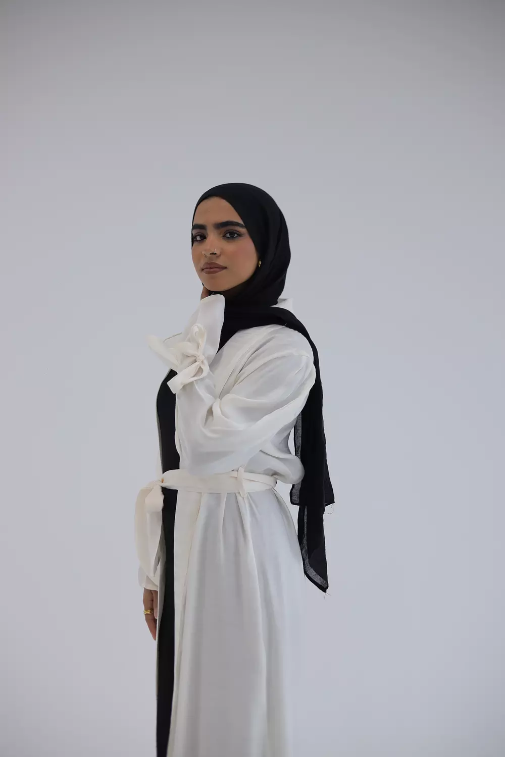 White cardigan stan with a waistband 2