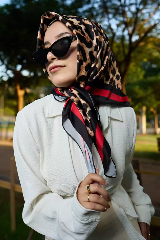 <p><strong>Squared Silk Scarves</strong></p>
