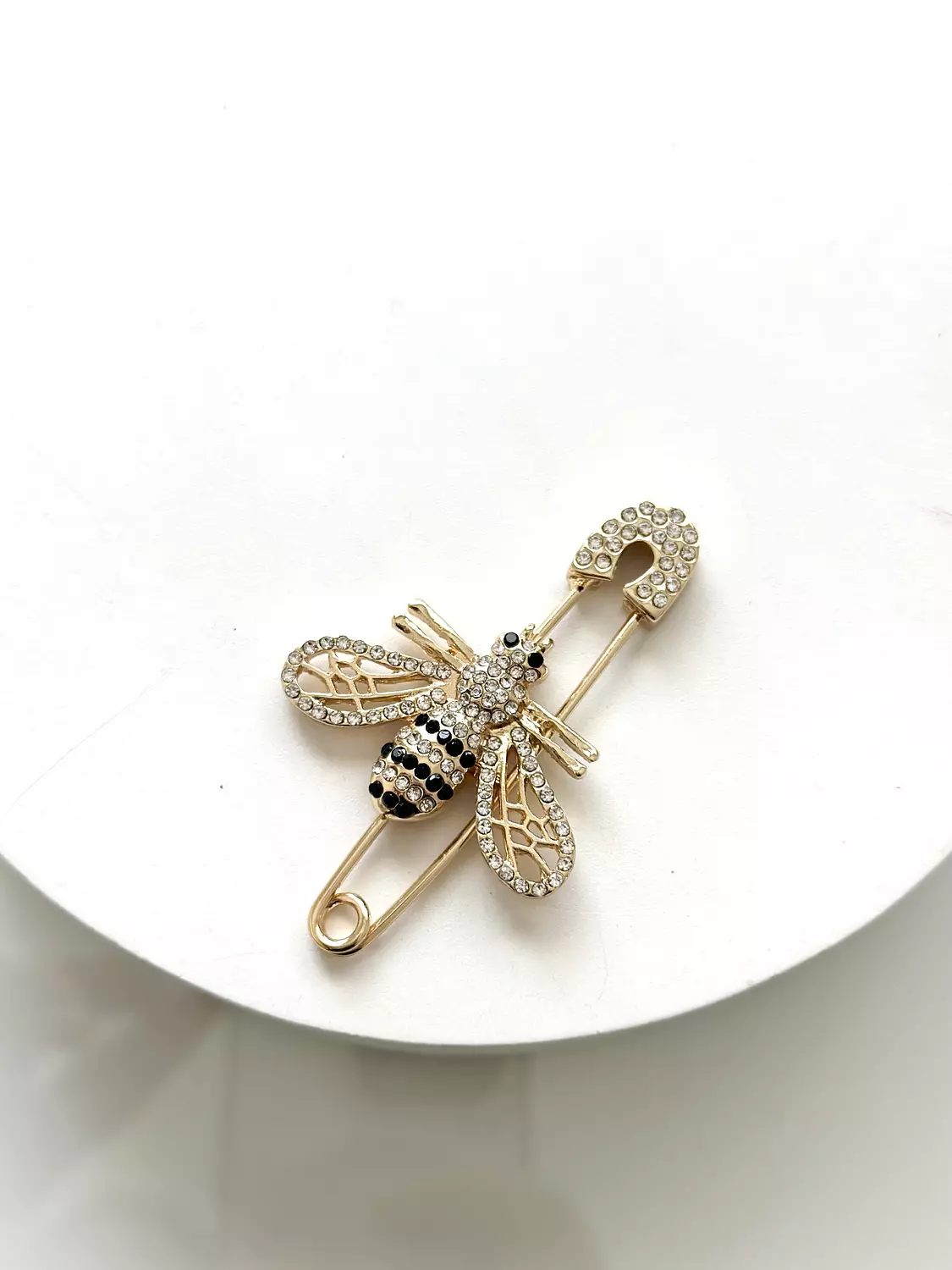 Bee pin image
