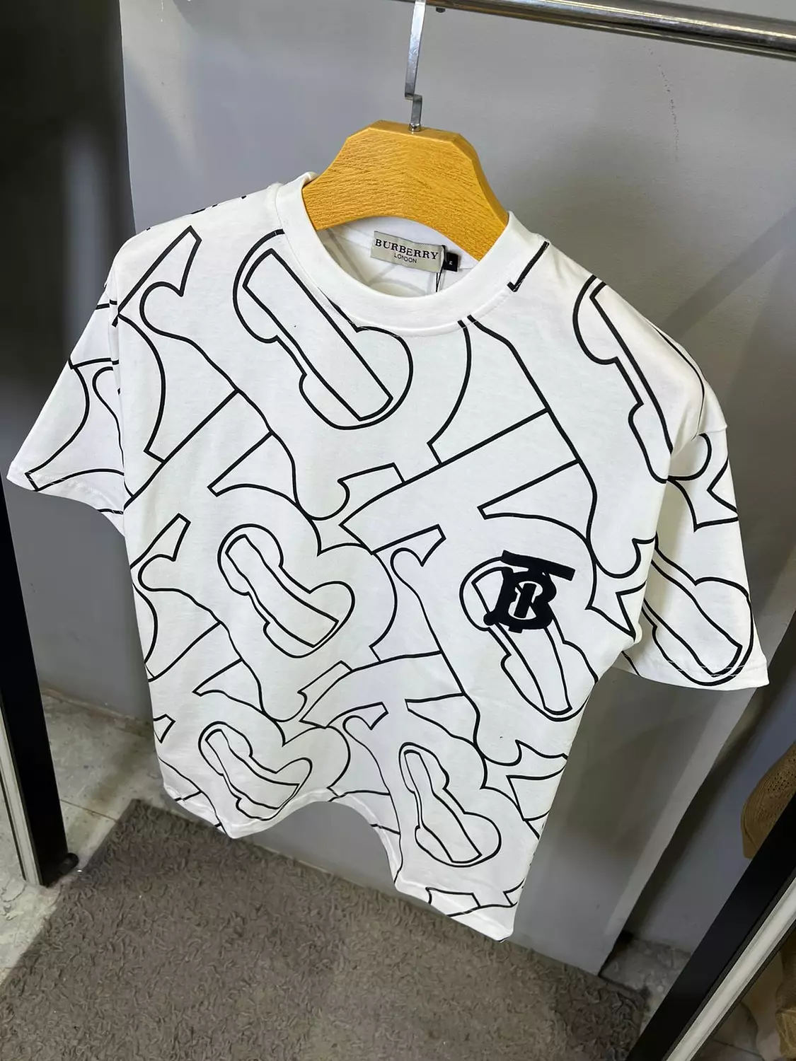 BURBERRY TSHIRT / 1482 7