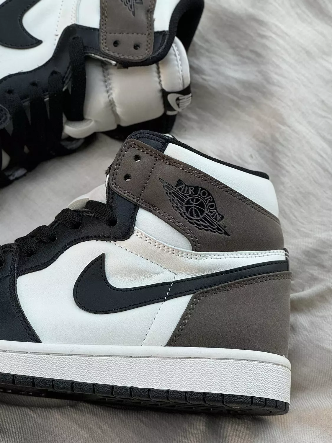 Nike Air Jordan 1 mocha  1