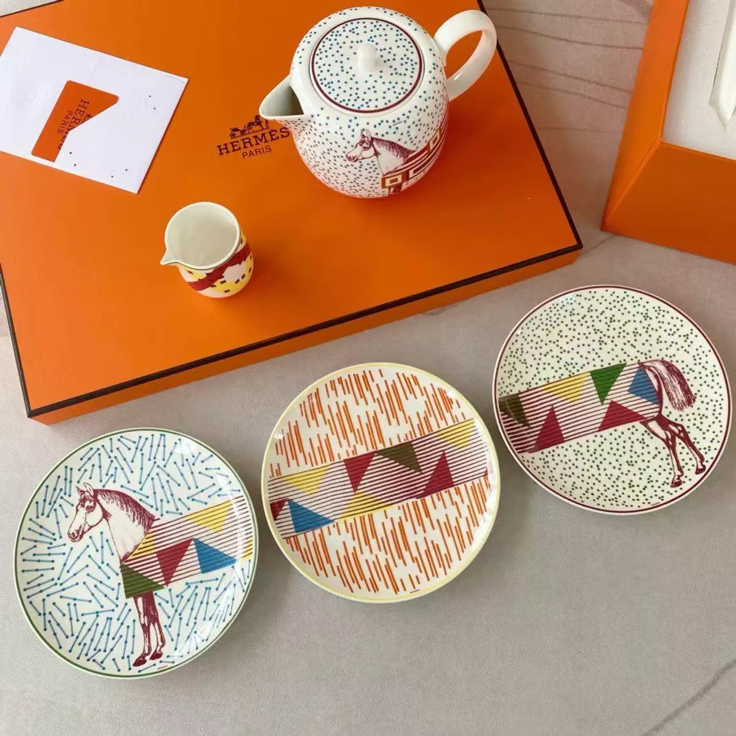 Hermès Hippomobile porcelain tea set hover image