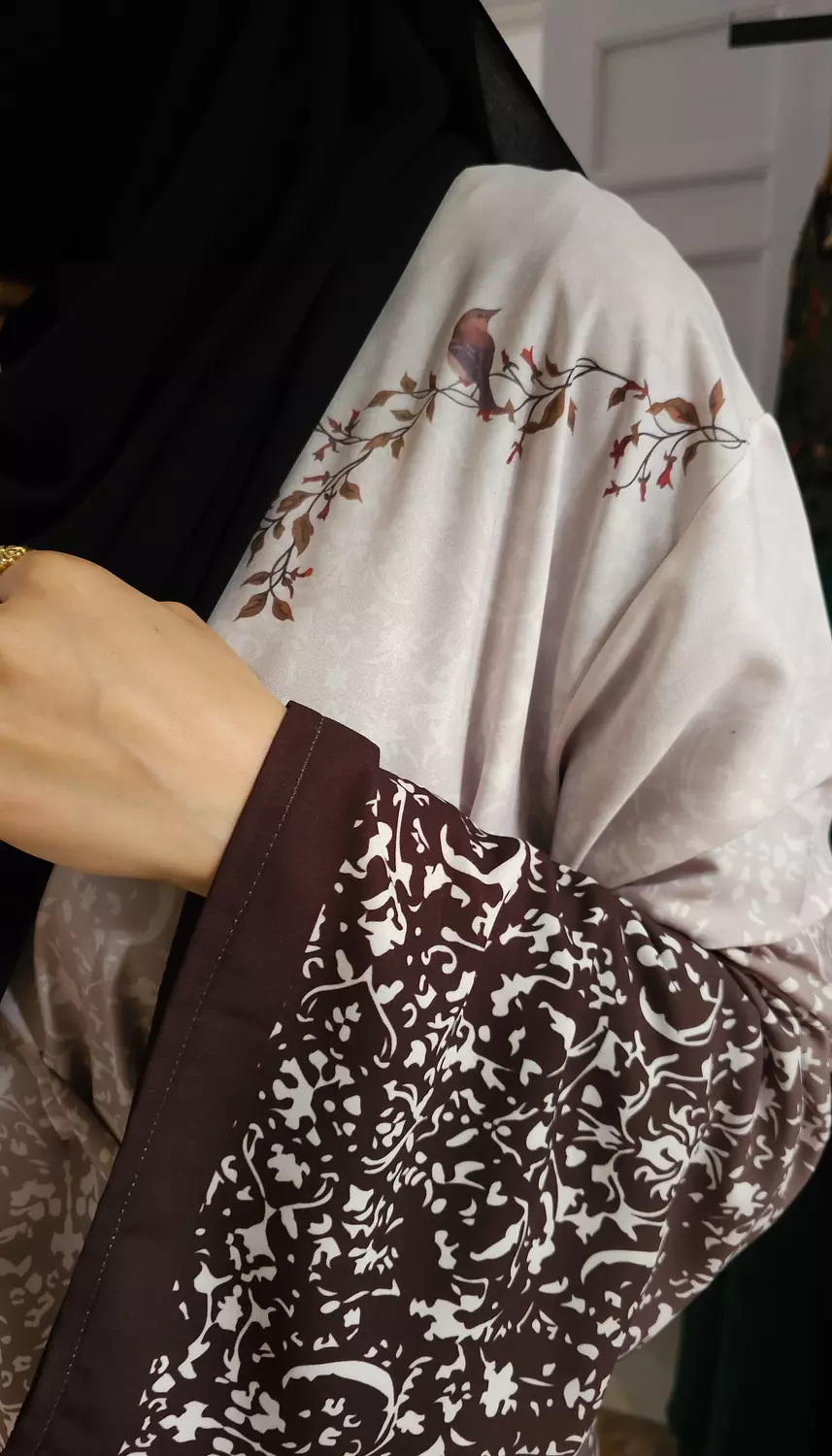 عصفور طل من الشباك image