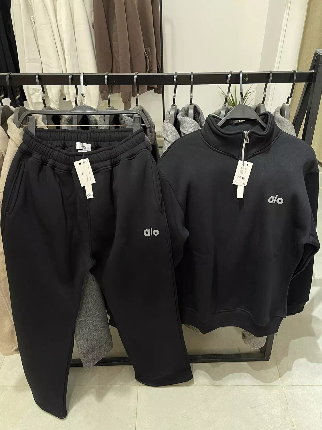 Set alo  hover image