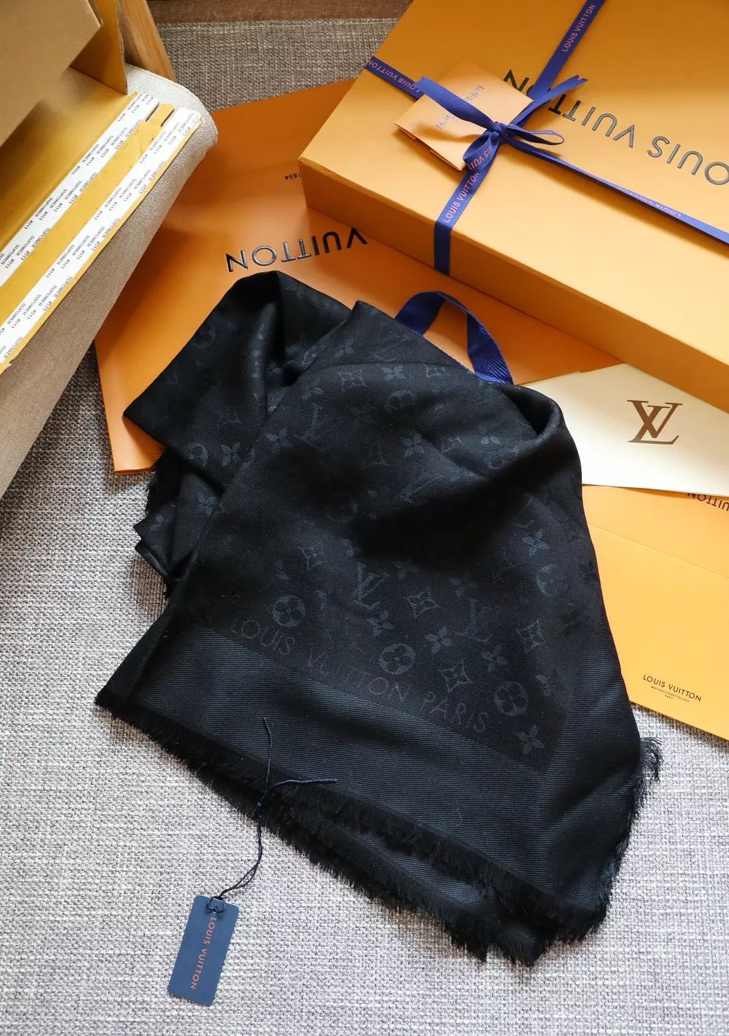 Lv scarf 5