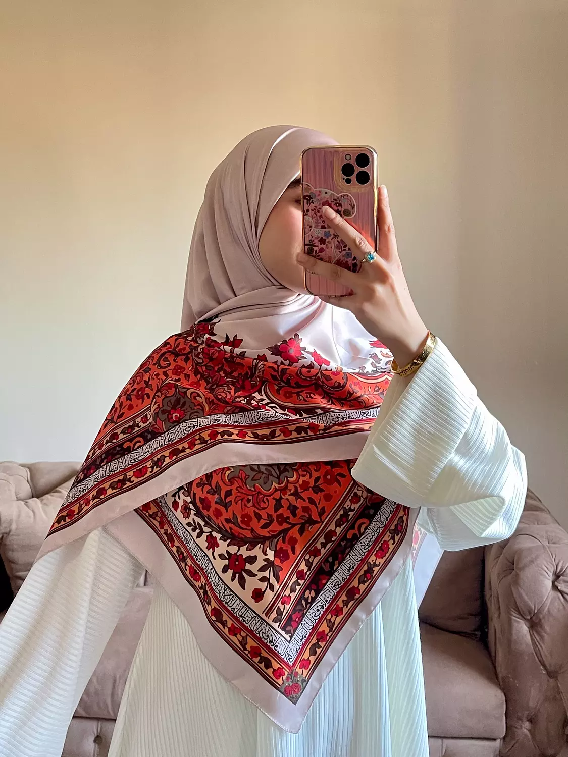 هذا الجمالُ الذي مهما قسا رَحِما/سكارف image