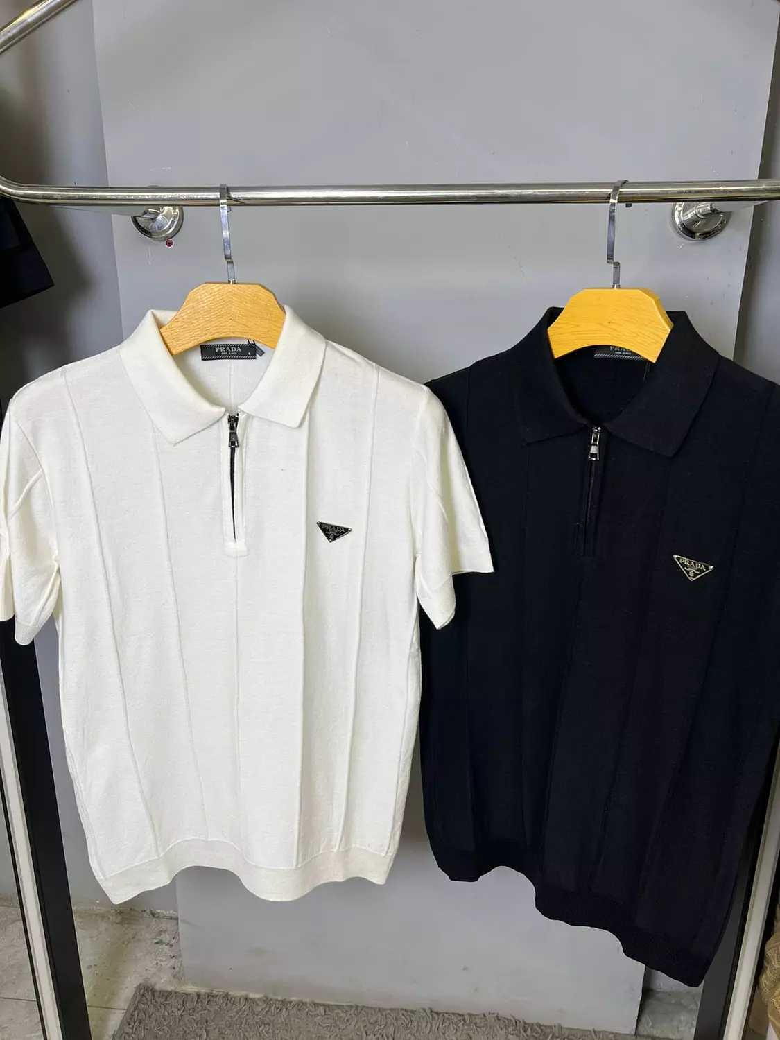 PRADA TSHIRT / 54 6