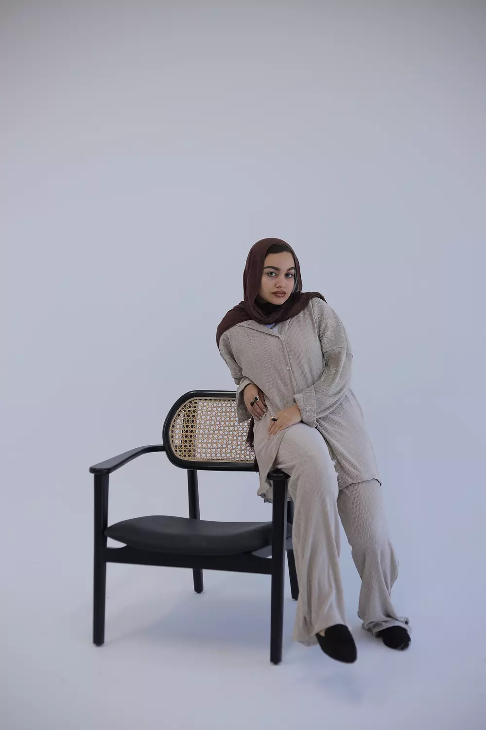 Beige wavy suit 3