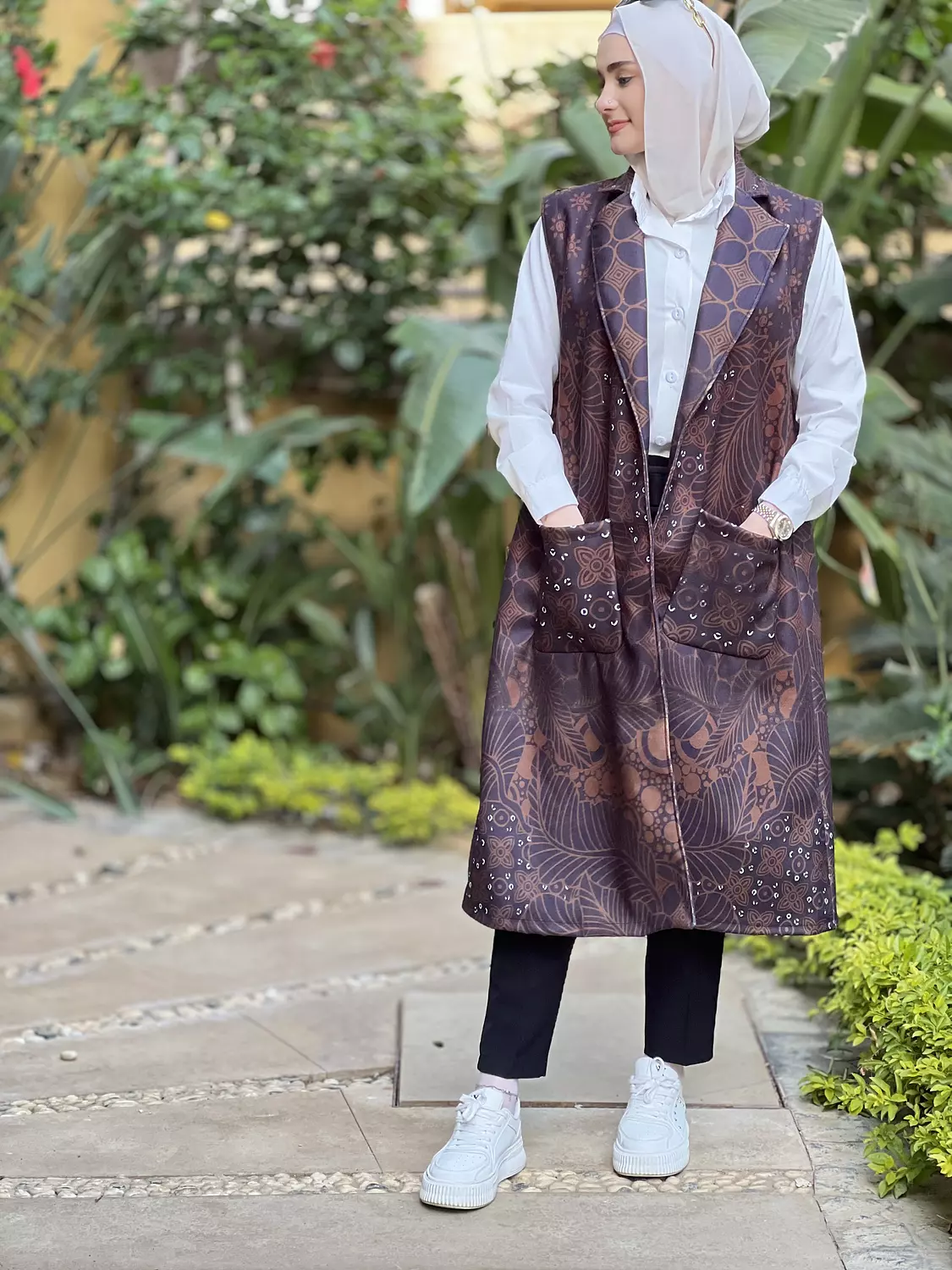 Brown ornamental vest 3