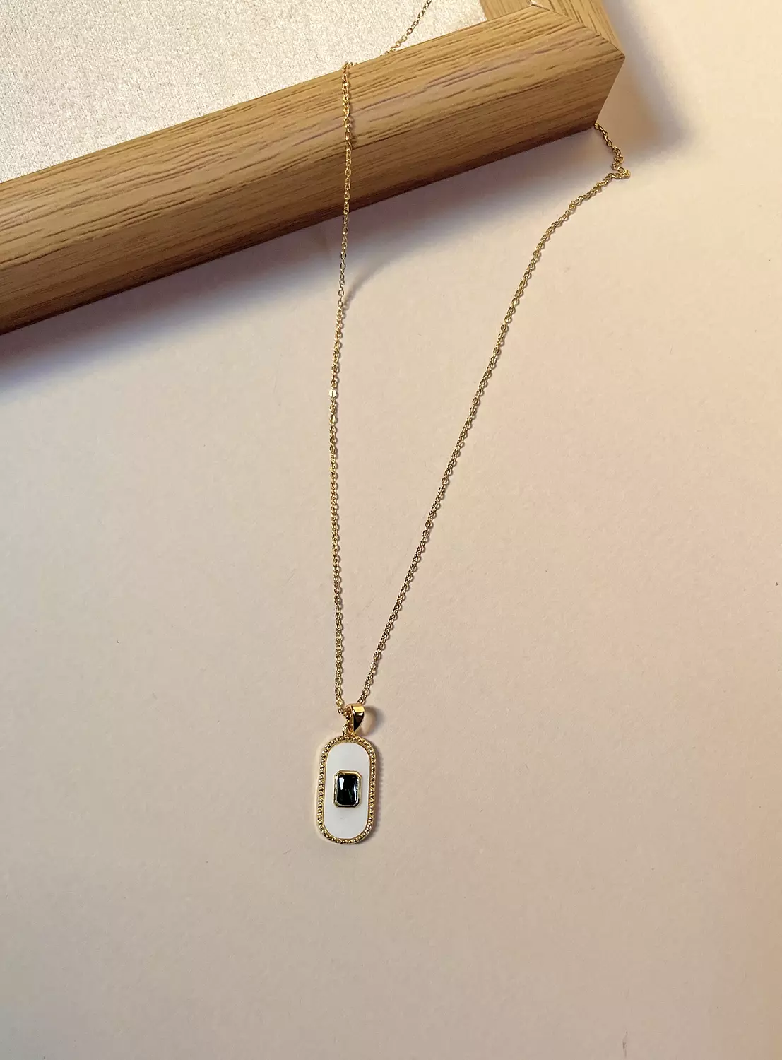 Oval emerald green necklace  image