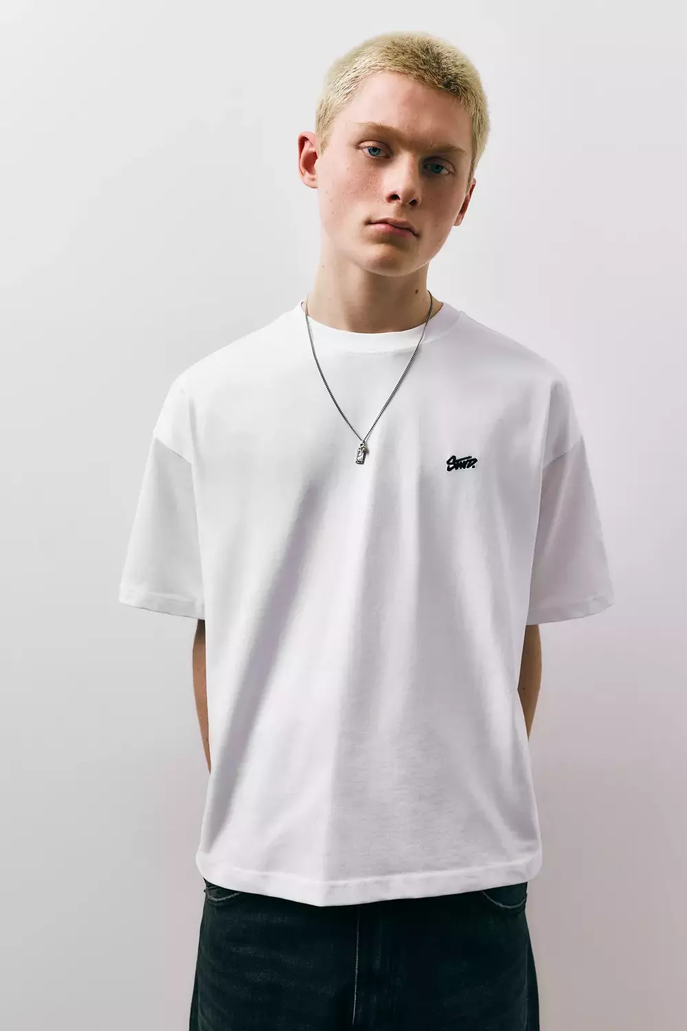 Stwd oversize white  hover image